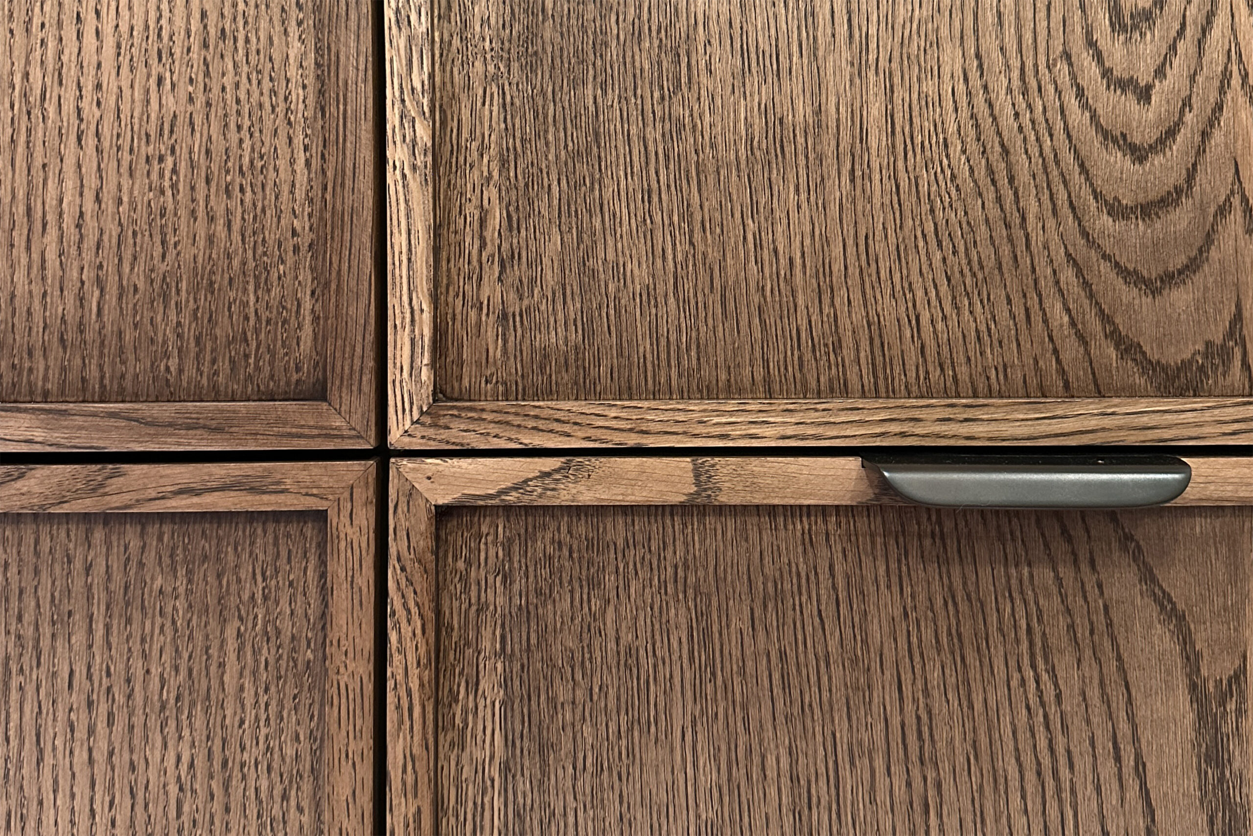 Solid Oak Micro Shaker Door with Bronze Handle